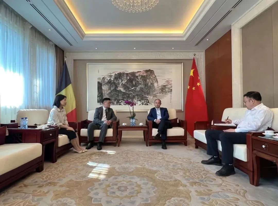 拜访中国驻比利时大使2.jpg